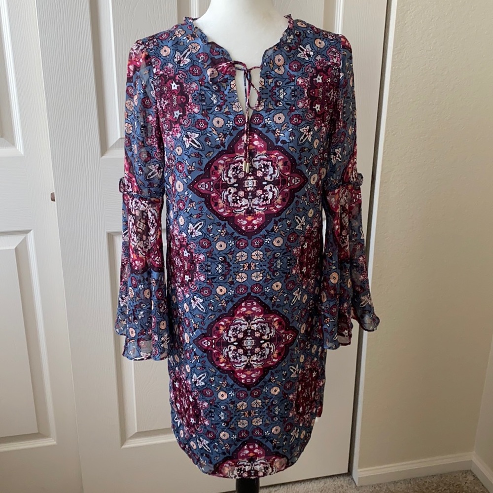WHBM Bell Sleeve Medallion Print Dress Size XS - Picture 2 of 16